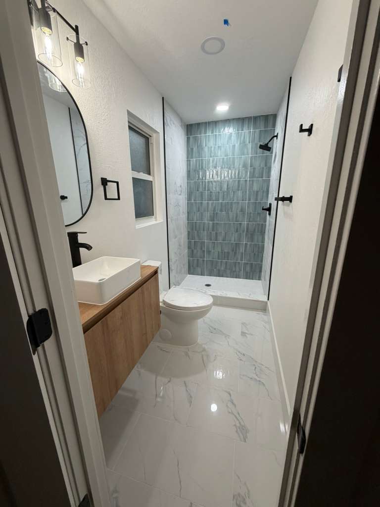 Acabados de baño / Bathroom finishes