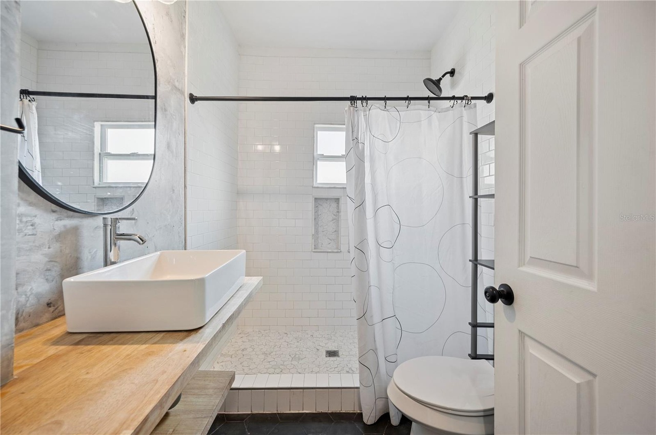 Baño renovado / Renovated bathroom